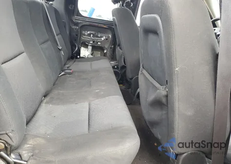 2010 Chevrolet Silverado K1500 Ls z USA, uszkodzony, nr VIN 1GCSKREA6AZ104739